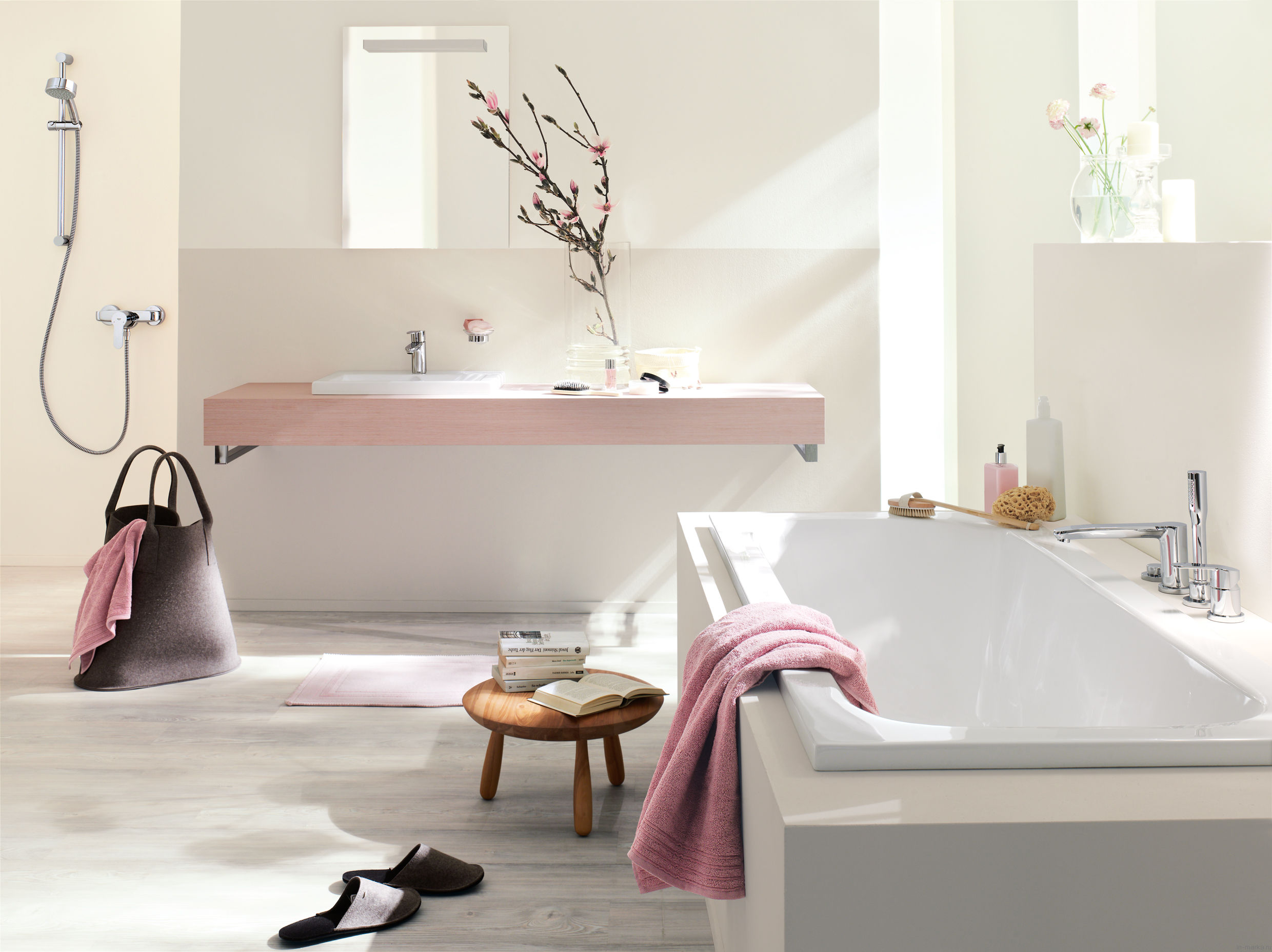 Смеситель Grohe Eurostyle Cosmopolitan 33591002 для ванны с душем